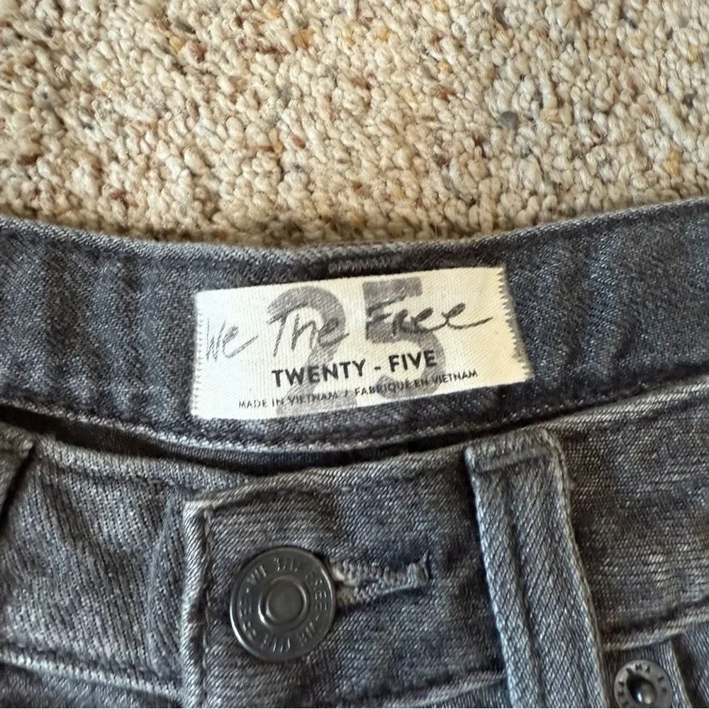 Free People Women’s Button Fly Black Distressed Hotpants Short Shorts‎ Size 25